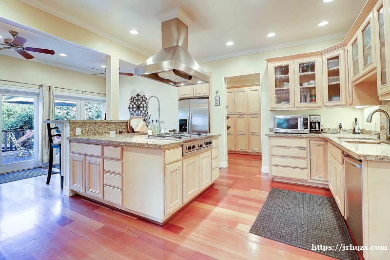 主卧出租,SJSU圣何塞州立大学, NEU SV硅谷校区 C 主卧出租,SJSU圣何塞州立大学, NEU SV硅谷校区 C