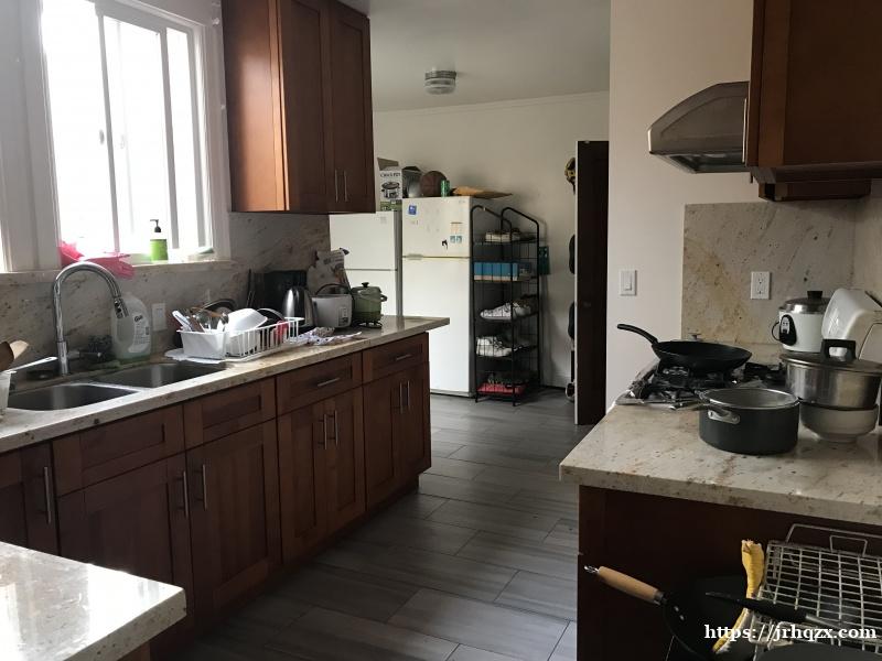 旧金山日落区- 2楼附家俱的房间有2间出租 旧金山日落区- 2楼附家俱的房间有2间出租