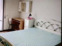 大房间搭铺via. Calomarx 罗马小公园，有网络，有