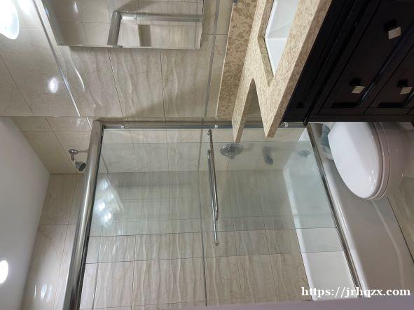 Elmhurst皇后中心二楼三房一厅二卫带大阳台整租或单租。 Elmhurst皇后中心二楼三房一厅二卫带大阳台整租或单租。