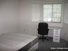 四分钟走到 De Anza College, Cuperti