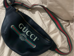 出一个9.9成新gucci腰包，原价500多，现300出，，