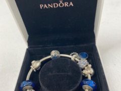 Pandora手链，一整串，珠子都还在，只戴过一年，买来五百