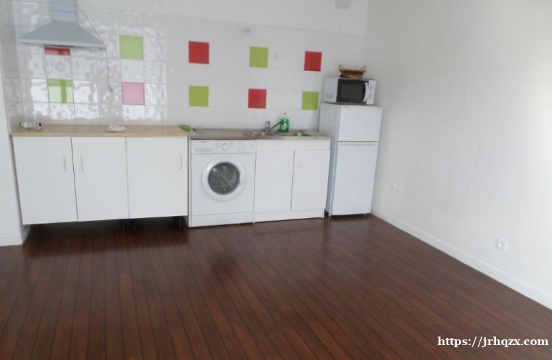 离13区华人区5分钟 - 新STUDIO30平中央供暖家具齐 离13区华人区5分钟 - 新STUDIO30平中央供暖家具齐