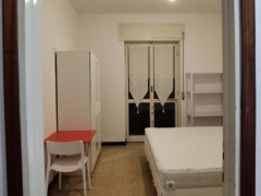 米兰边Monza中国商城附近，搭铺1房间带阳台，新床新家具，