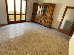 出租三房一独立厅一厨房一卫加地下仓库5平米