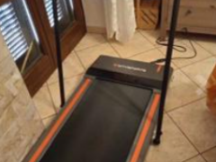 现200€出售九成新跑步机，原价325€