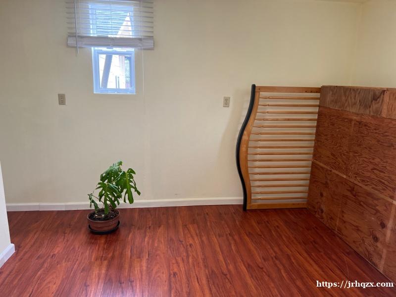 Hayward 近Castro Valley独立门户大花园交 Hayward 近Castro Valley独立门户大花园交