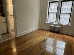 纽约曼哈顿中城近地铁统舱公寓出租$1765/月