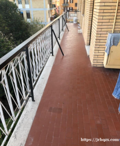 罗马centocelle 5-19-14路终点站这边大房间出租，