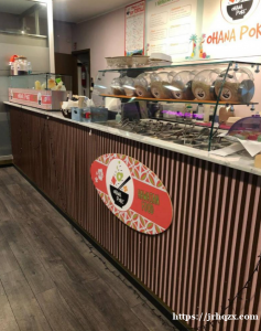 在 NOVARA市中心，有50平方米，价格一个半，有意者请联系，