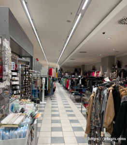 服装店（可以改百货）在Alessandria （valenza)购物中心(ipecoop)内326平