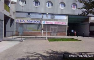 93区la Courneuve市中心商铺双门面，