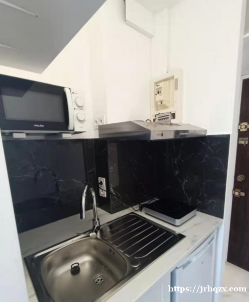 14平全新装修studio. 近la défense. 14平全新装修studio. 近la défense.