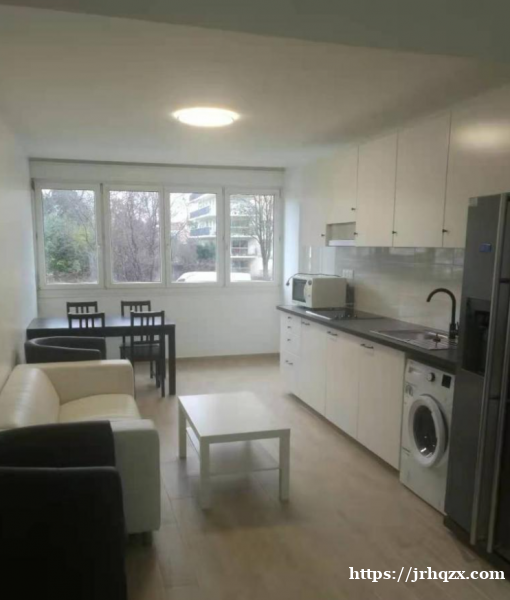 房东直租 三室一厅58平套房,中央供暖。 房东直租 三室一厅58平套房,中央供暖。