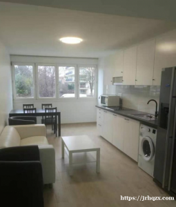 房东直租 三室一厅58平套房,中央供暖。