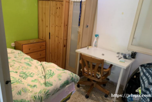 clot地铁站附近朝天井（但不暗）单人间7月起招短租附近有L1L2小火车公交