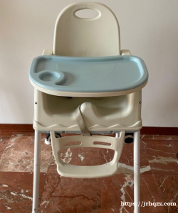 儿童餐椅 两种用法 桌角拆掉可以放地上拖着移动 自取