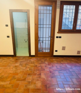 体育馆conad学校附近四房一厨出租，上下两层，有前后院