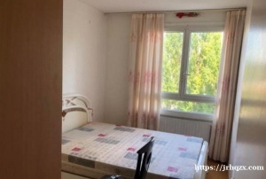 93区 5号线 Hoche 警察局隔壁，2房一厅64m2出租，