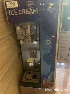 出售二手意大利冰激凌机器，8成新，2500欧元，（原价18000欧元）