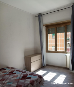 a 线地铁口lucio sestio步行两分钟，有大房间搭铺，