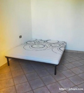 普拉多大火车站附近有一个房间出租需要长期的环境好可以放自行车