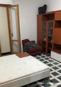 Prato VIA TIRSO 39有大房间搭铺可以烧有需要联系
