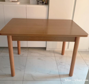 实木餐桌质量好 多功能餐桌可以放大70欧元