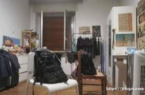 loreto大单间十一月出租，附近餐馆，超市都有，生活方便。