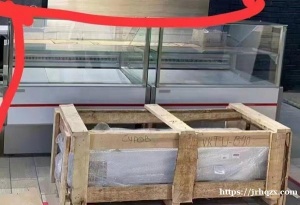 出售图中右边的带展示柜的两个冰箱 上下皆冷藏 存储空间大，