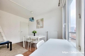 本人房东,所以房子不存在任何中介费、材料费、