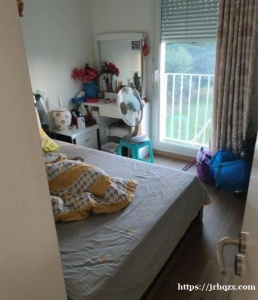 93博比妮五号线底新楼房9月1号有两个房间出租，离地铁6分钟左右