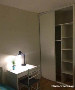 公寓位于地铁8号线Créteil université 走路3分钟