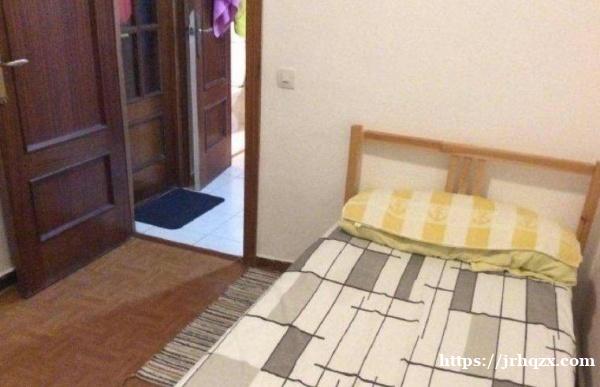 6路地铁Lucero站. 单人房间出租,房租250欧 6路地铁Lucero站. 单人房间出租,房租250欧