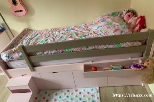 大家好 出售儿童床90x190 cm，零岁到成人不用换床