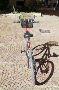 米兰市内出一辆自行车30欧拿走，需要的电话微信同步