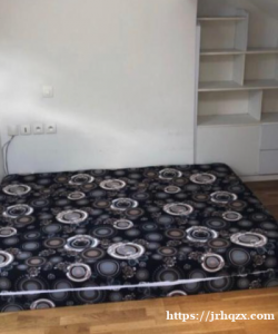 93区bobigny，走路3分钟交通方便