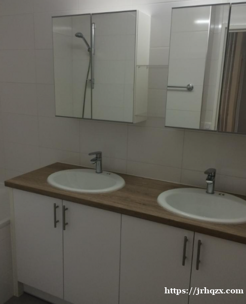 92区 Esplanade de La Defense Courbevoie 套房分租爱干净的女生 92区 Esplanade de La Defense Courbevoie 套房分租爱干净的女生