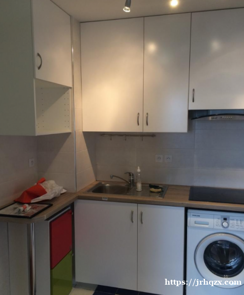 92区 Esplanade de La Defense Courbevoie 套房分租爱干净的女生 92区 Esplanade de La Defense Courbevoie 套房分租爱干净的女生