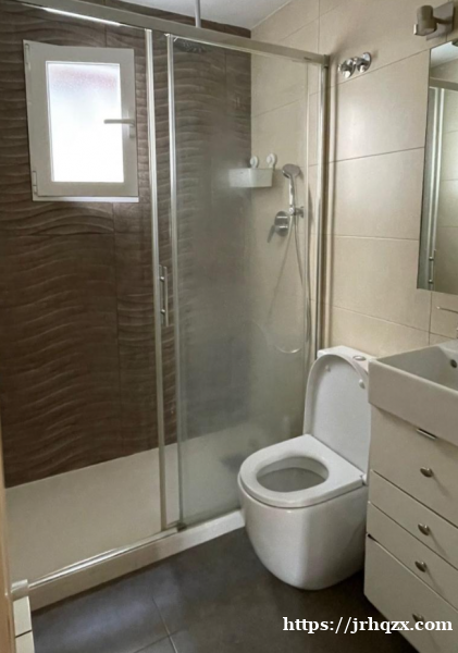 两间大小房间出租 两间大小房间出租