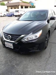 有一輛日本 NISSAN ALTIMA 轎車