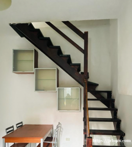 via Bologna 280号左右一房一厅出租，房租650，房东会放厨具和床，