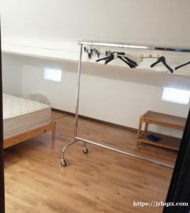 san giusto 向日葵幼儿园对面房间搭铺，要求爱干净的上班族，300，没烧