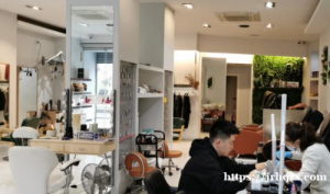 zaragoza市中心理发店便宜转让 生意好，位置好，因为本人家里原因要回马德
