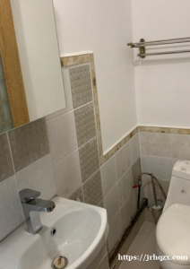 94省Creteil房屋出租，适合长租或短租搭铺，房屋位于别墅区，朝南坐北，环境