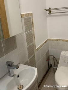 94省Creteil房屋出租，适合长租或短租搭铺，房屋位于别墅区，朝南坐北，环境