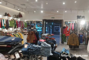 步行街服装店转让 新装修 220平方 房租2500€ 在马德里近郊torrejo