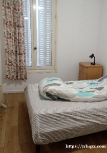 嗄得须曼欧江后面有独立房间出租，房间干净卫生，有窗户，正规房。房东河北人，好处。