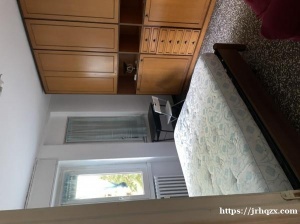 comasina地铁口六分钟，两个大单间出租